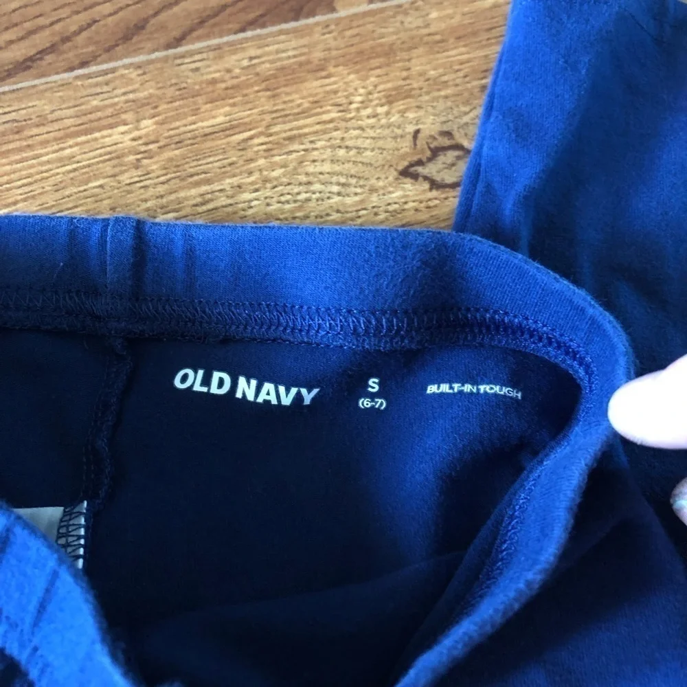 Old Navy navy built-in tough leggings in size S (6-7)